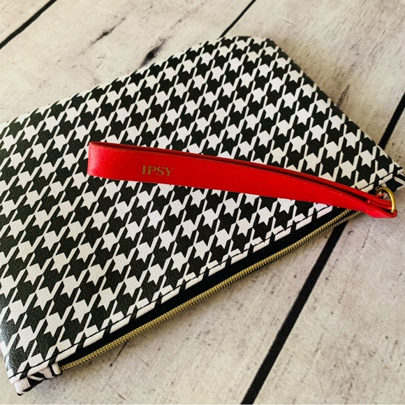 2/10$ 🌹 new IPSY makeup bag - Picture 2 of 3